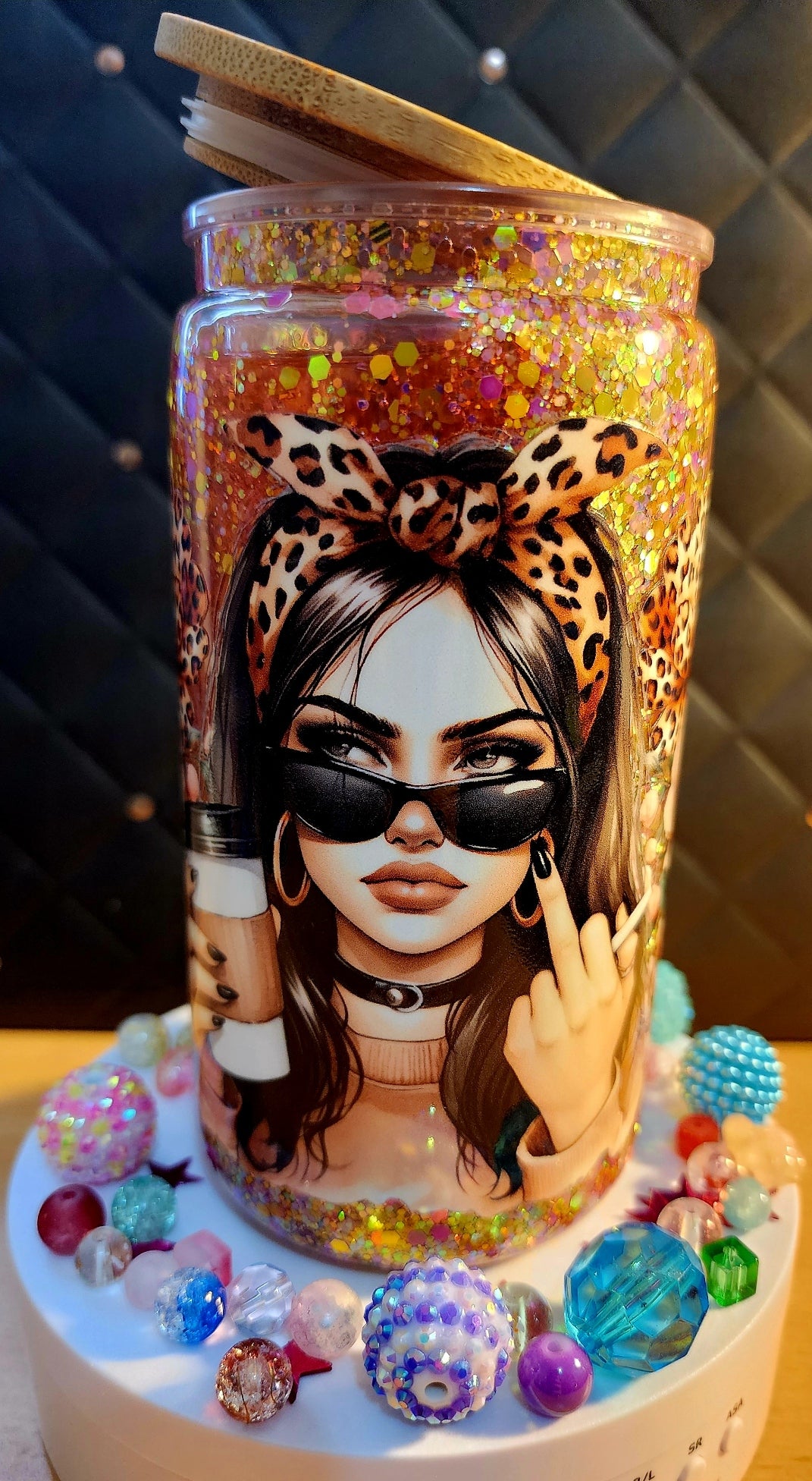SNOWGLOBE TUMBER - Girl giving the finger (glass)