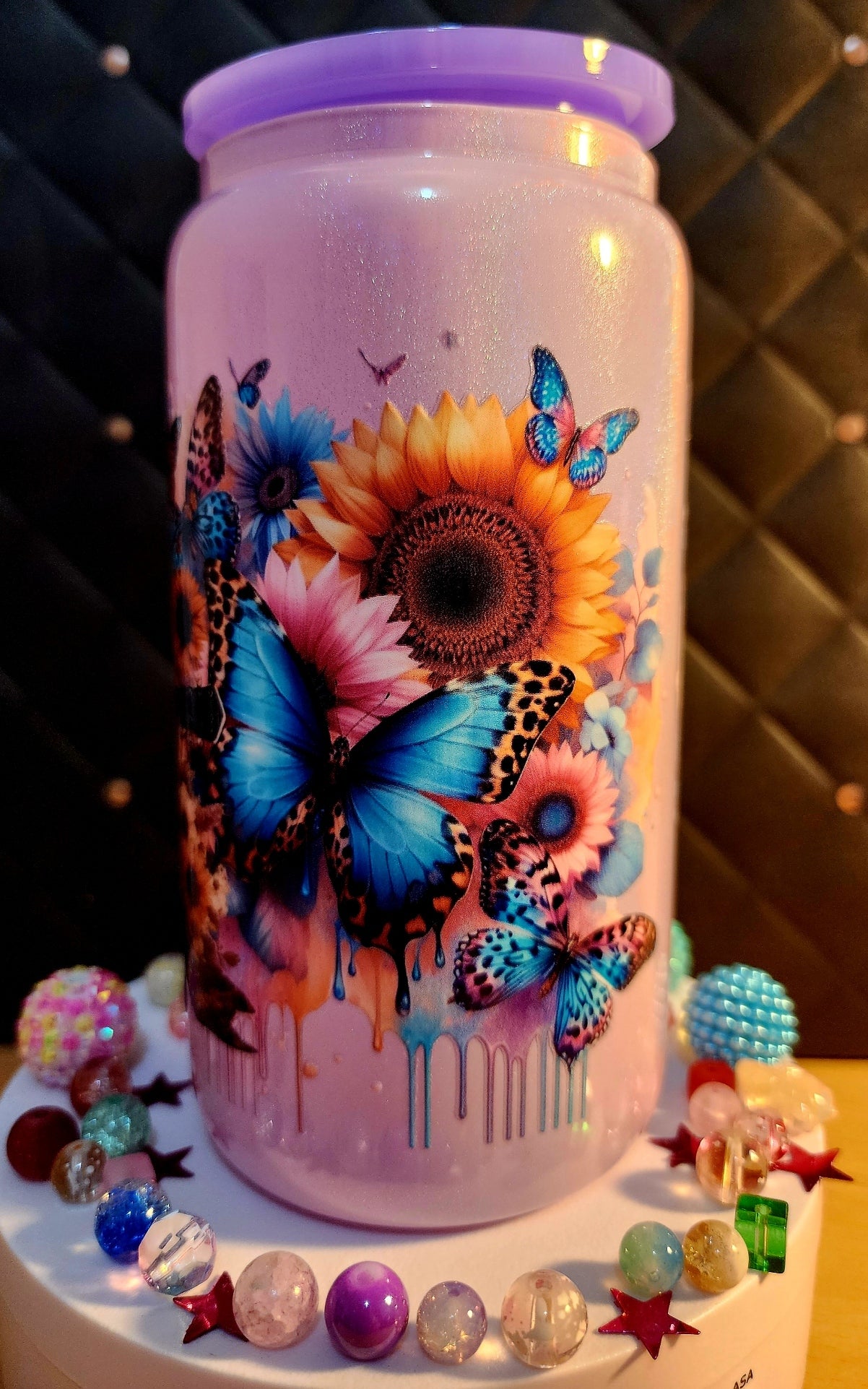TUMBLER - Tattoo girl with butterflies and sunflowers (pink glass)