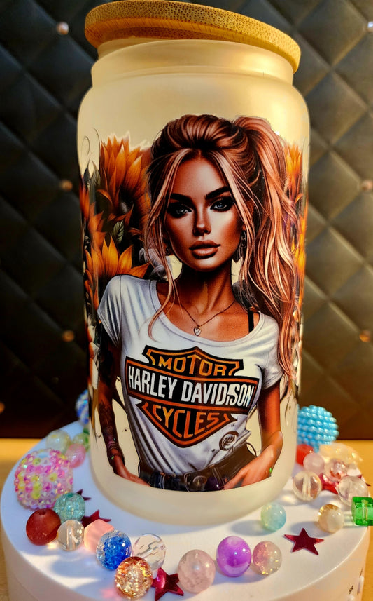 TUMBLER - Tattoo girl wearing Harley Davidson T-shirt (glass)